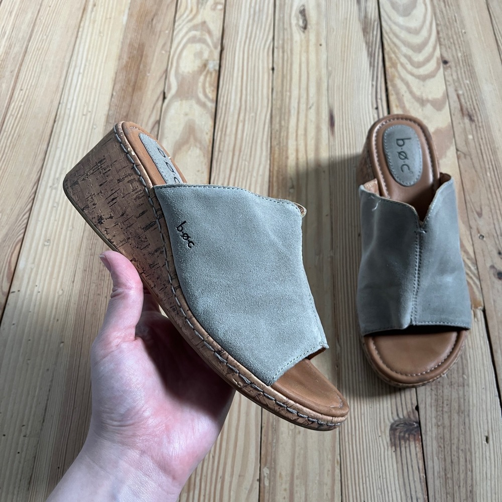 b.o.c. Wedge Sandals Womens 7 Gray Suede Cork Platform Boho slip on Slide Z30822